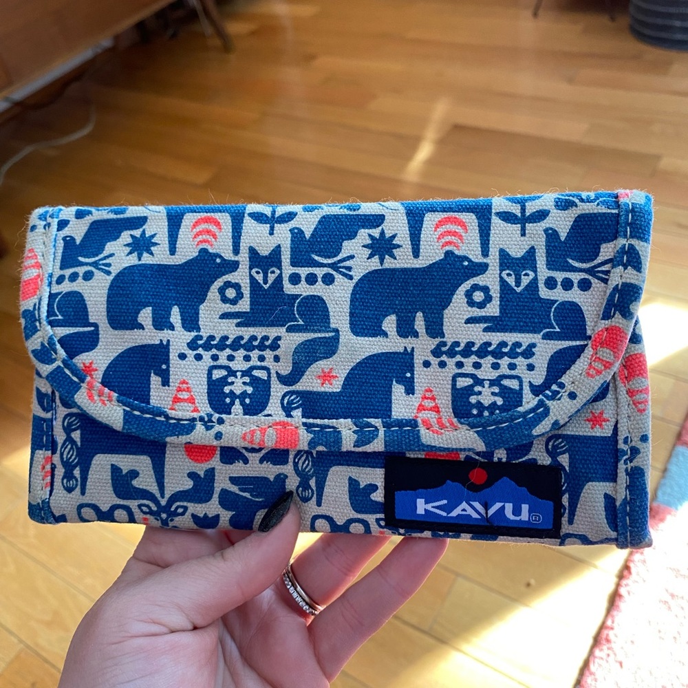 Kavu like new wallet